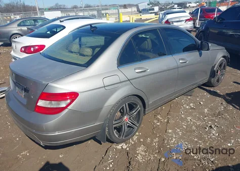 2009 Mercedes-Benz C 300 Luxury/Sport z USA, uszkodzony, nr VIN WDDGF54X09F227402